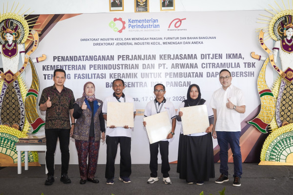 Wujudkan Dapur Bersih, Kemenperin Gandeng Arwana Ceramics Fasilitasi Bantuan Keramik bagi IKM Pangan