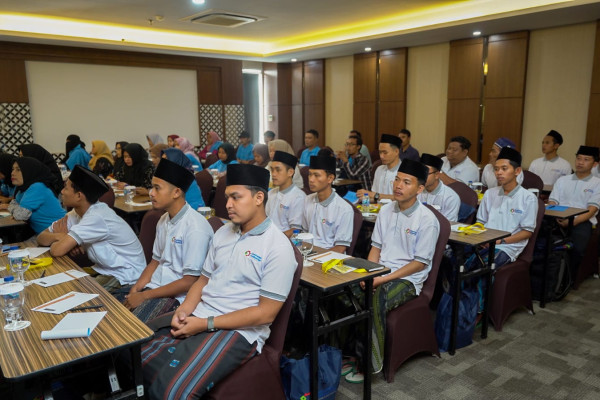 Bidik Potensi Pasar Lokal, Kemenperin Kembangkan Wirausaha Furnitur Berbasis Pesantren di Tasikmalaya